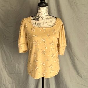 Square Neck Knit Top with puffy short sleeves. M. Yellow-Beige